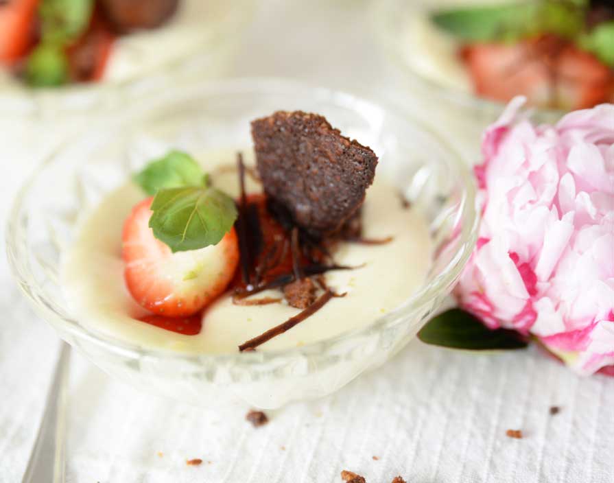 Mascarpone-Mousse mit marinierten Erdbeeren und Lebkuchen | Oil &amp; Vinegar