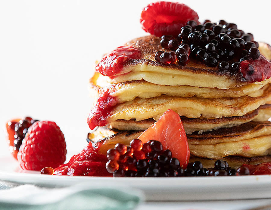 Ricotta-Pfannkuchen mit Balsamico-Perlen Ricotta-Pfannkuchen mit Balsamico-Perlen
