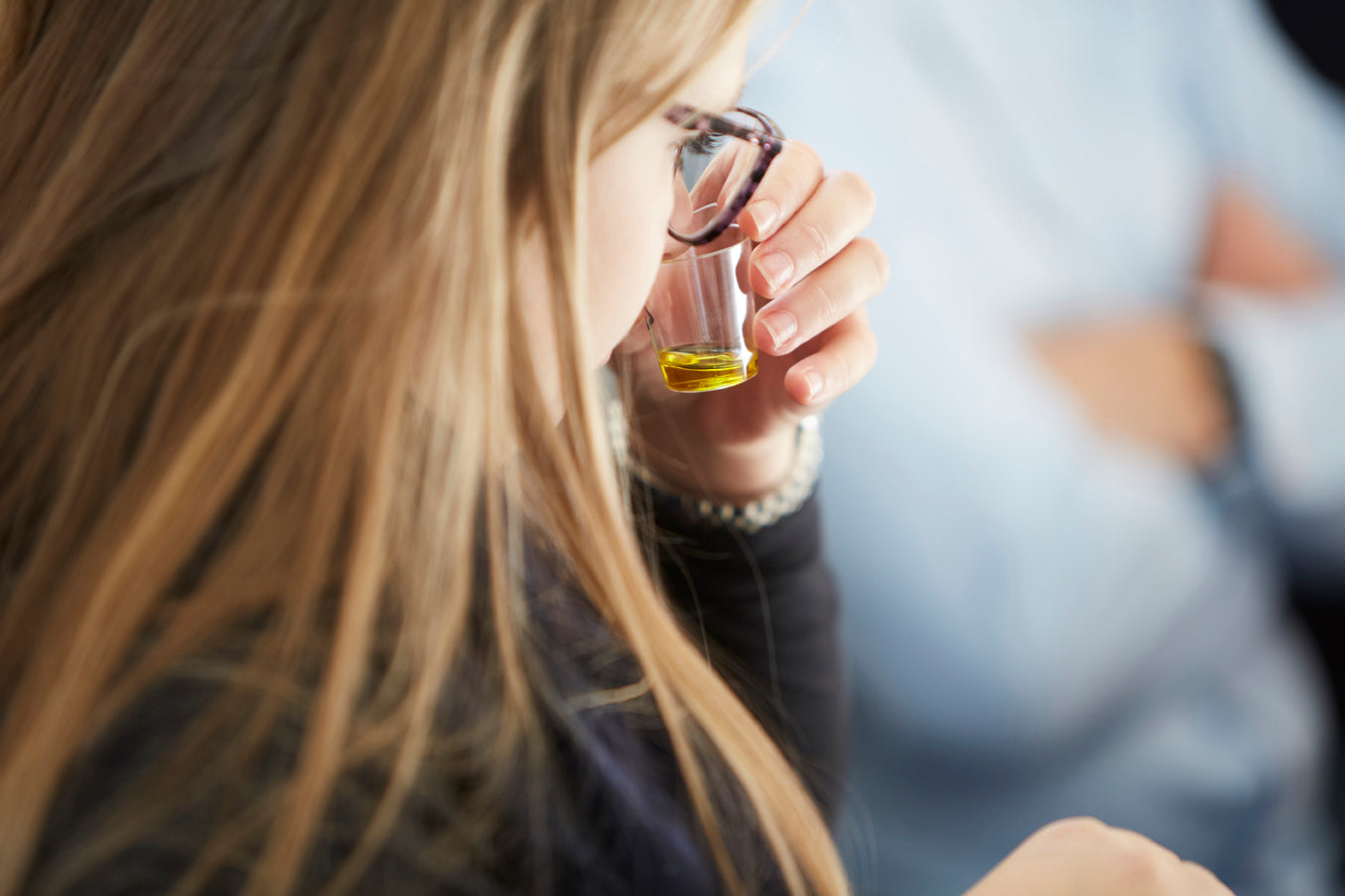 Woran erkennt man gefälschtes Olivenöl? Tipps für einen bewussten Kauf Woran erkennt man gefälschtes Olivenöl? Tipps für einen bewussten Kauf