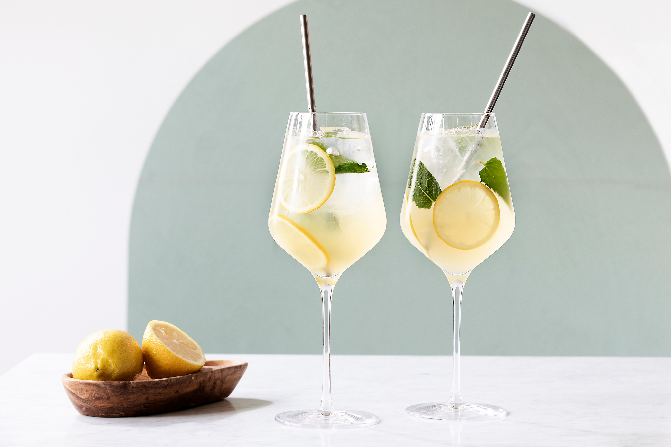 Probieren Sie Limoncello Spritz mit einer überraschenden Note Probieren Sie Limoncello Spritz mit einer überraschenden Note