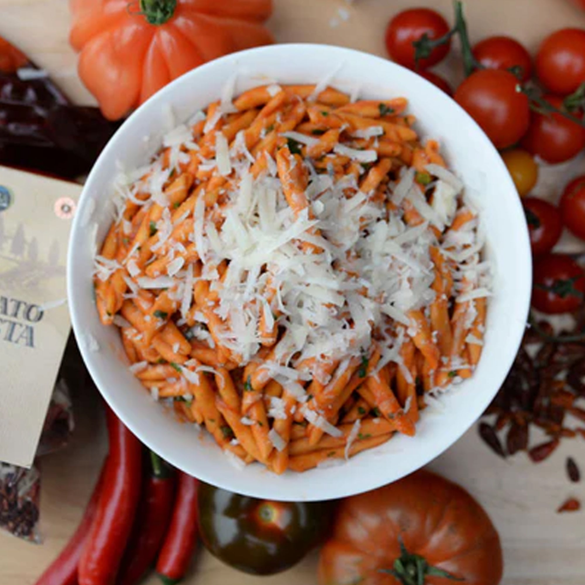 Rote Pasta verfeinert mit Chili - Strozzapreti al Peperoncino - 500 g Rote Pasta verfeinert mit Chili - Strozzapreti al Peperoncino - 500 g