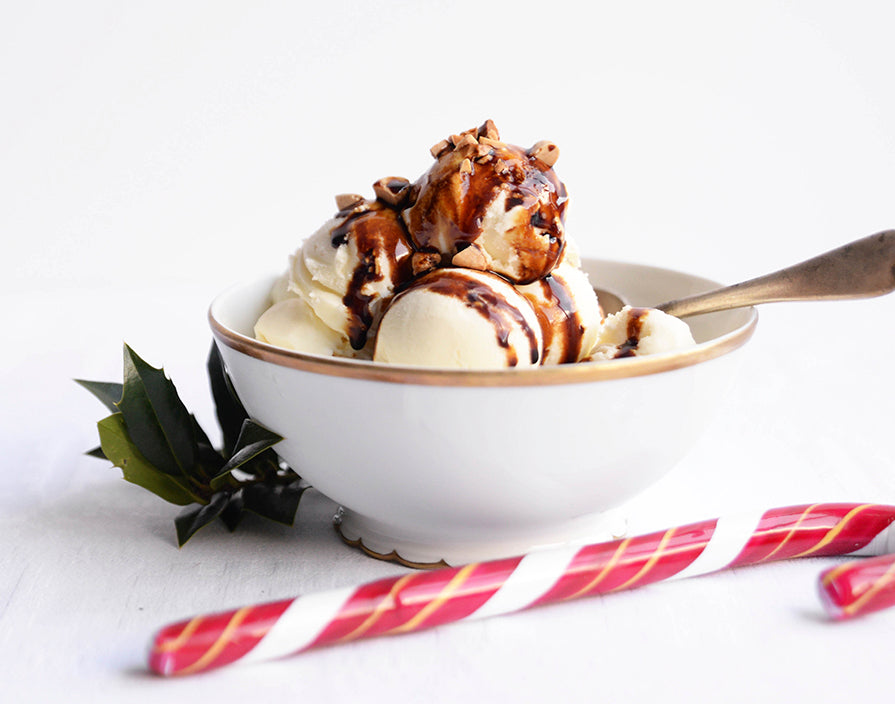 Mandeleis mit Balsamico-Gold