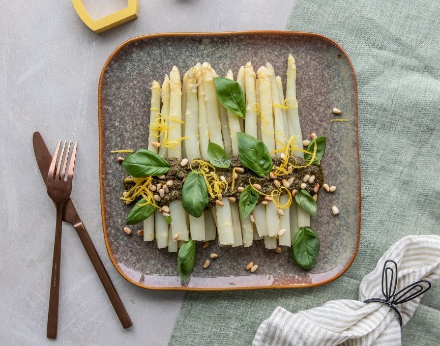 Weißer Spargel mit Pesto al Limone